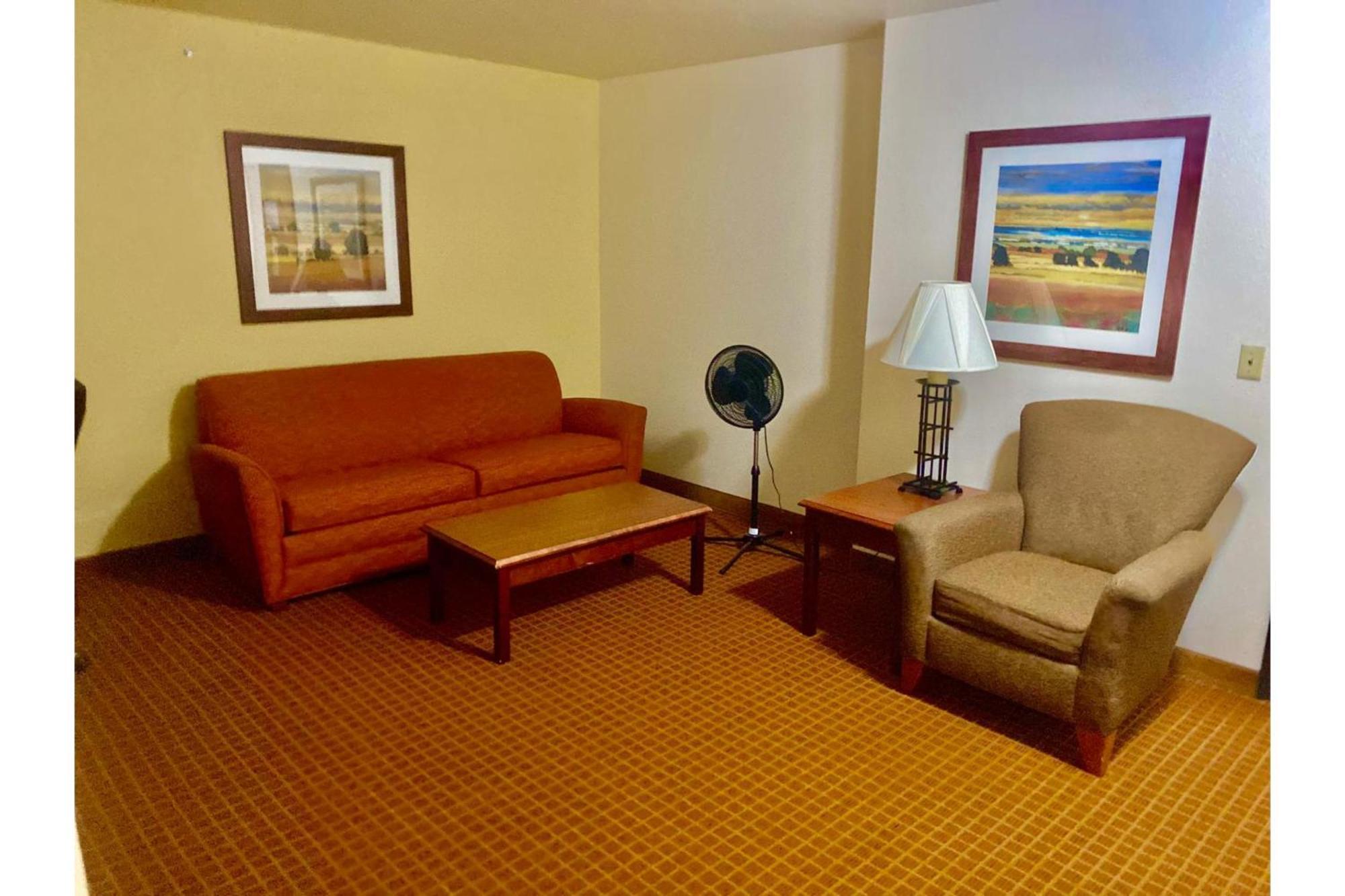 Park View Inn & Suites Hoisington Near Great Bend Екстер'єр фото