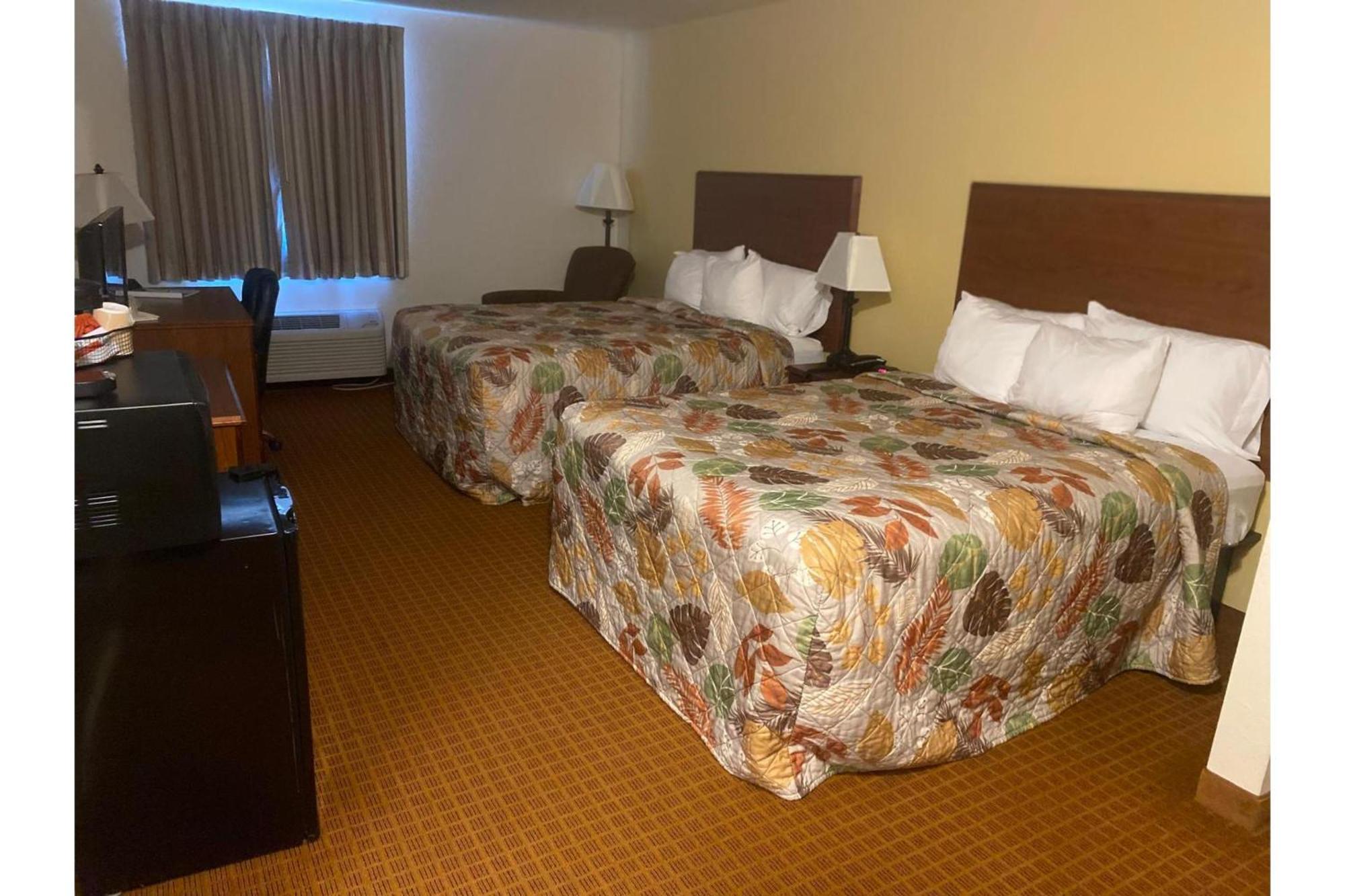Park View Inn & Suites Hoisington Near Great Bend Екстер'єр фото