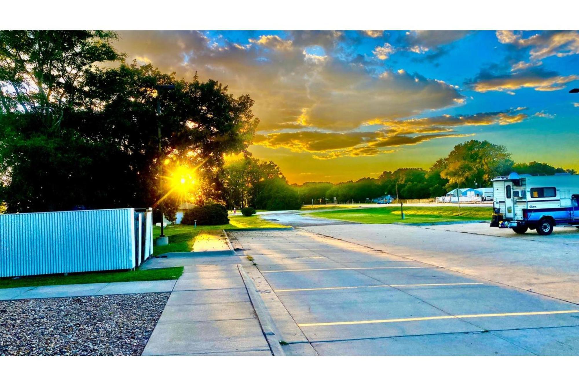 Park View Inn & Suites Hoisington Near Great Bend Екстер'єр фото