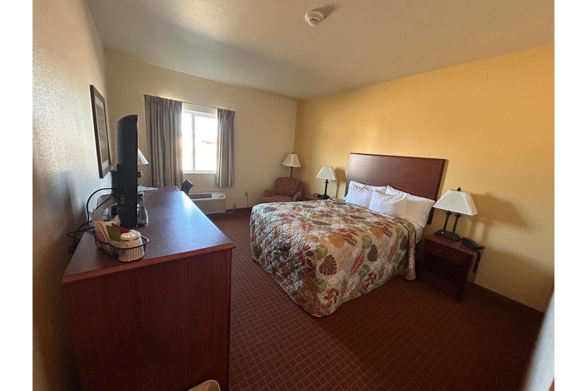 Park View Inn & Suites Hoisington Near Great Bend Екстер'єр фото