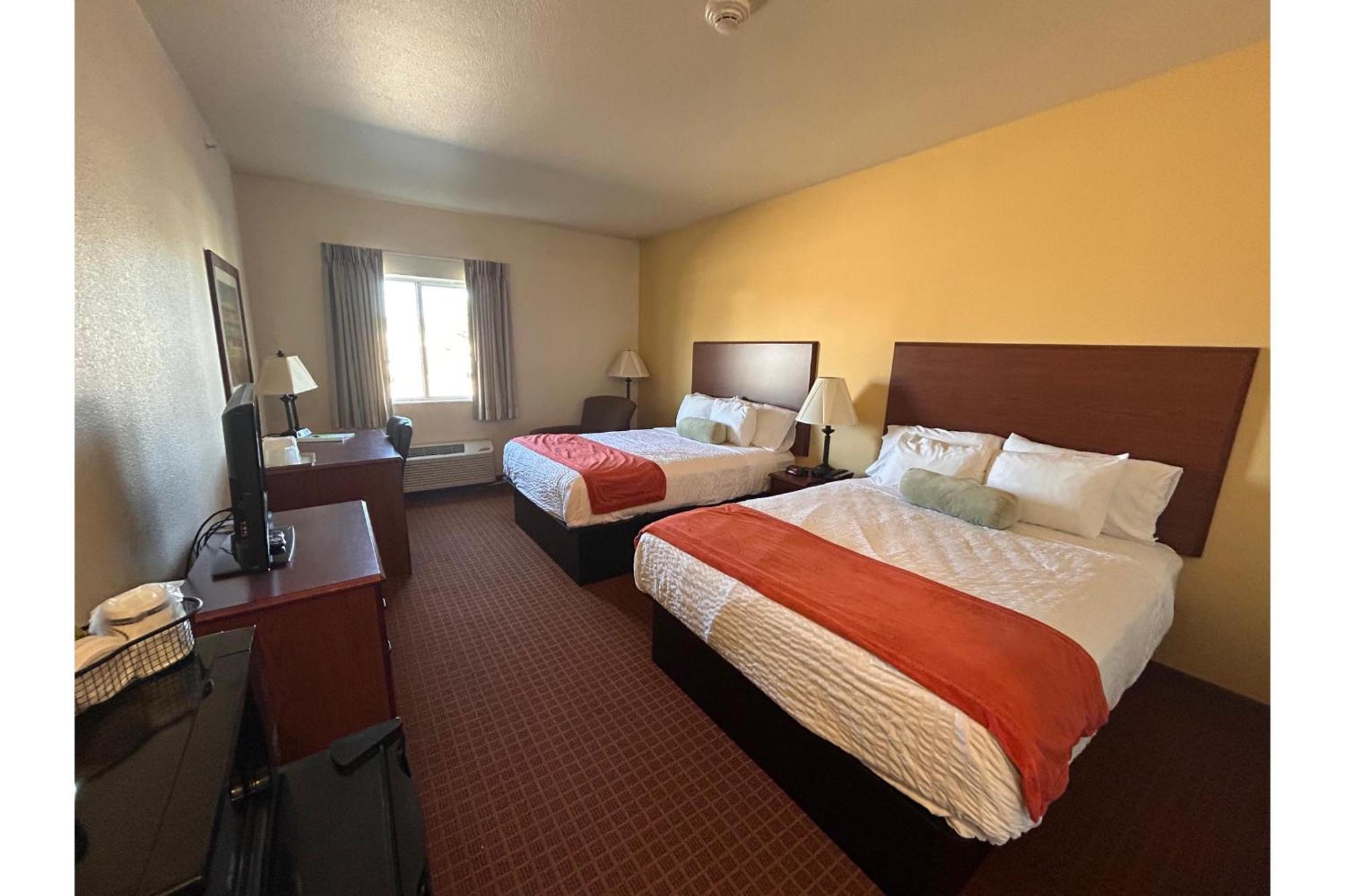 Park View Inn & Suites Hoisington Near Great Bend Екстер'єр фото