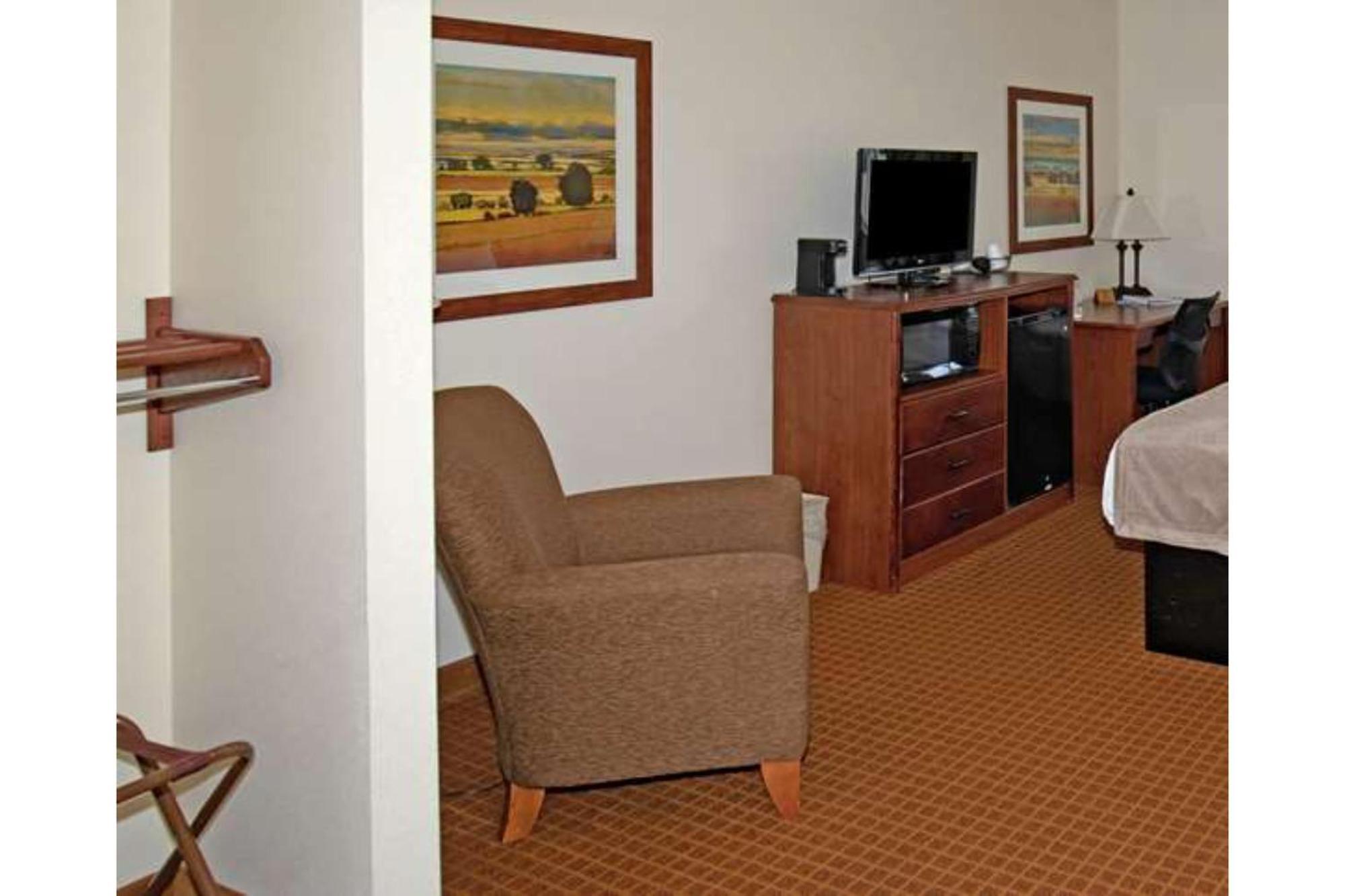 Park View Inn & Suites Hoisington Near Great Bend Екстер'єр фото