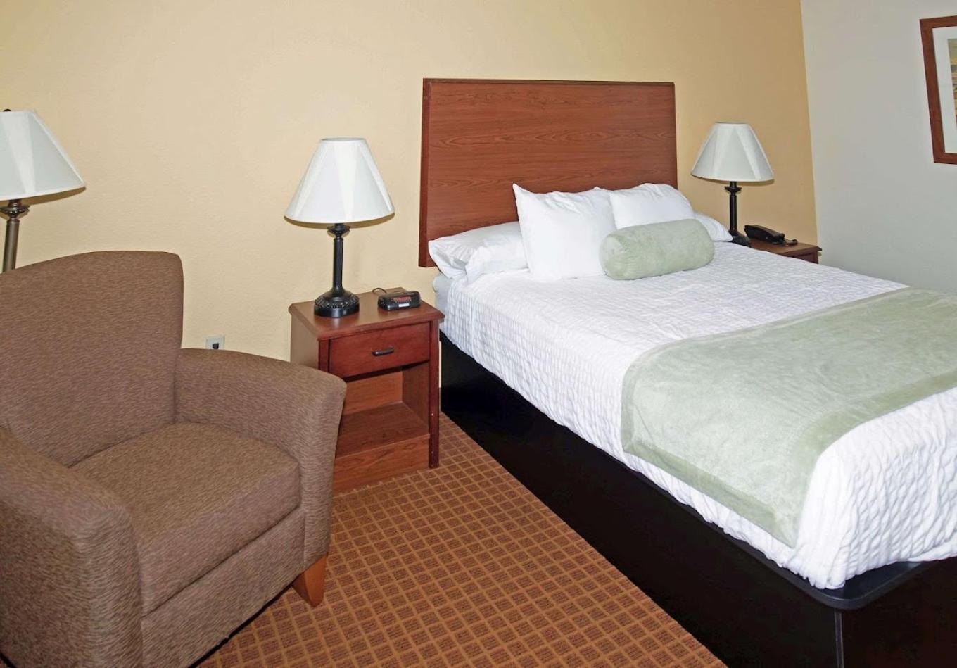 Park View Inn & Suites Hoisington Near Great Bend Екстер'єр фото