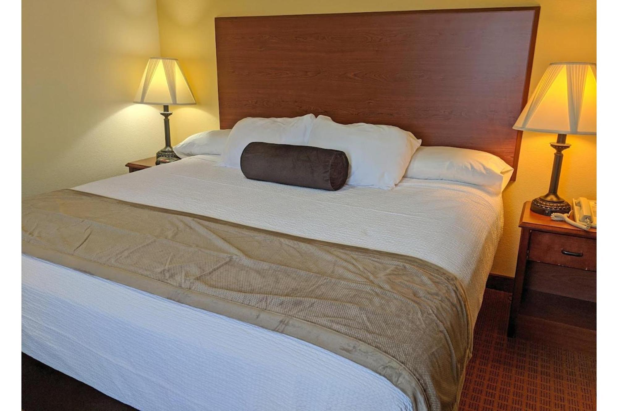 Park View Inn & Suites Hoisington Near Great Bend Екстер'єр фото