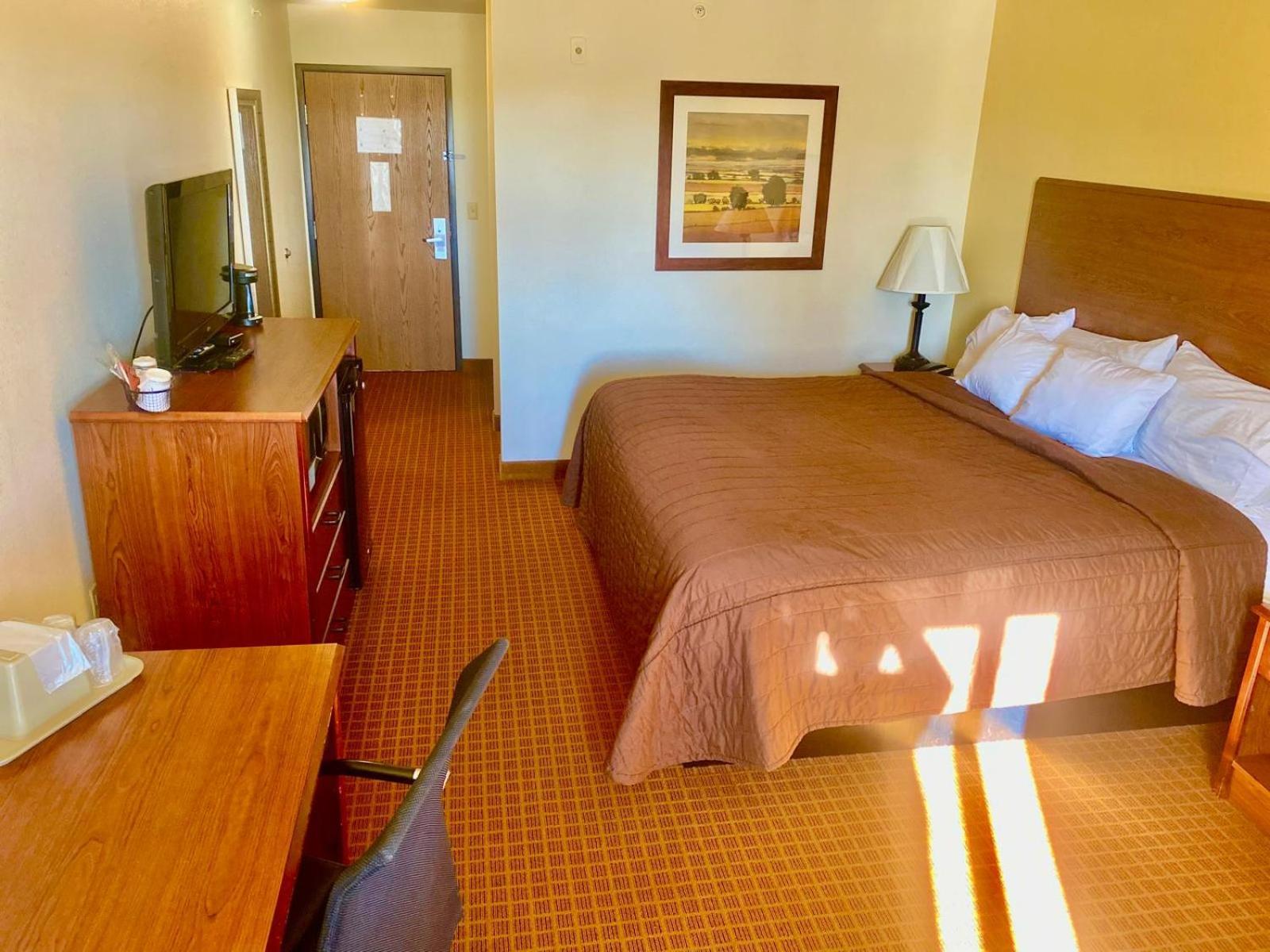 Park View Inn & Suites Hoisington Near Great Bend Екстер'єр фото