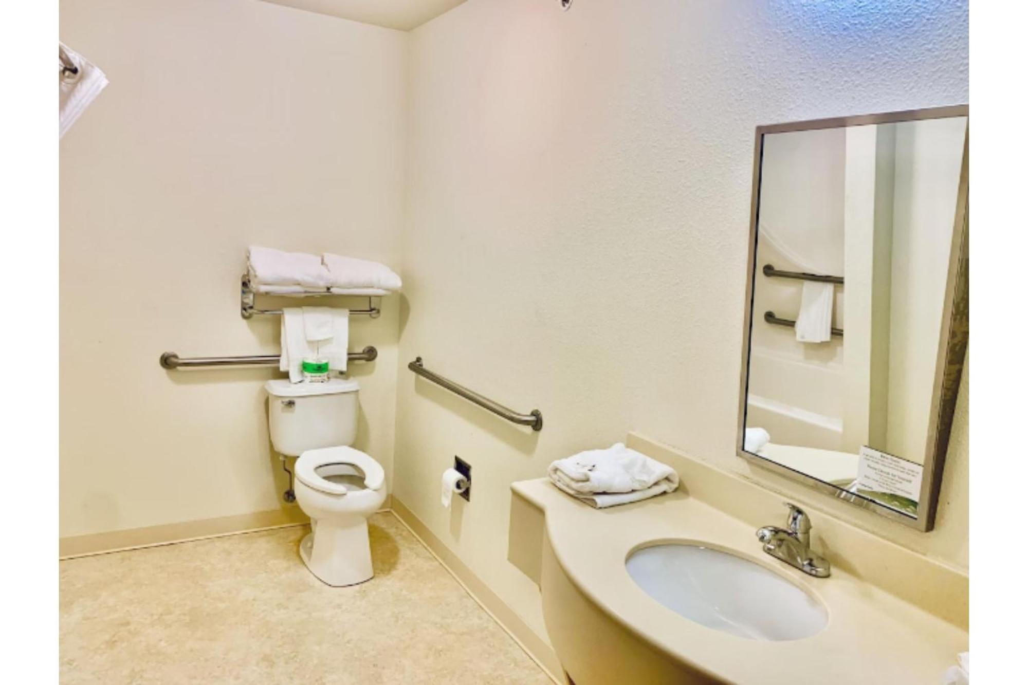 Park View Inn & Suites Hoisington Near Great Bend Екстер'єр фото
