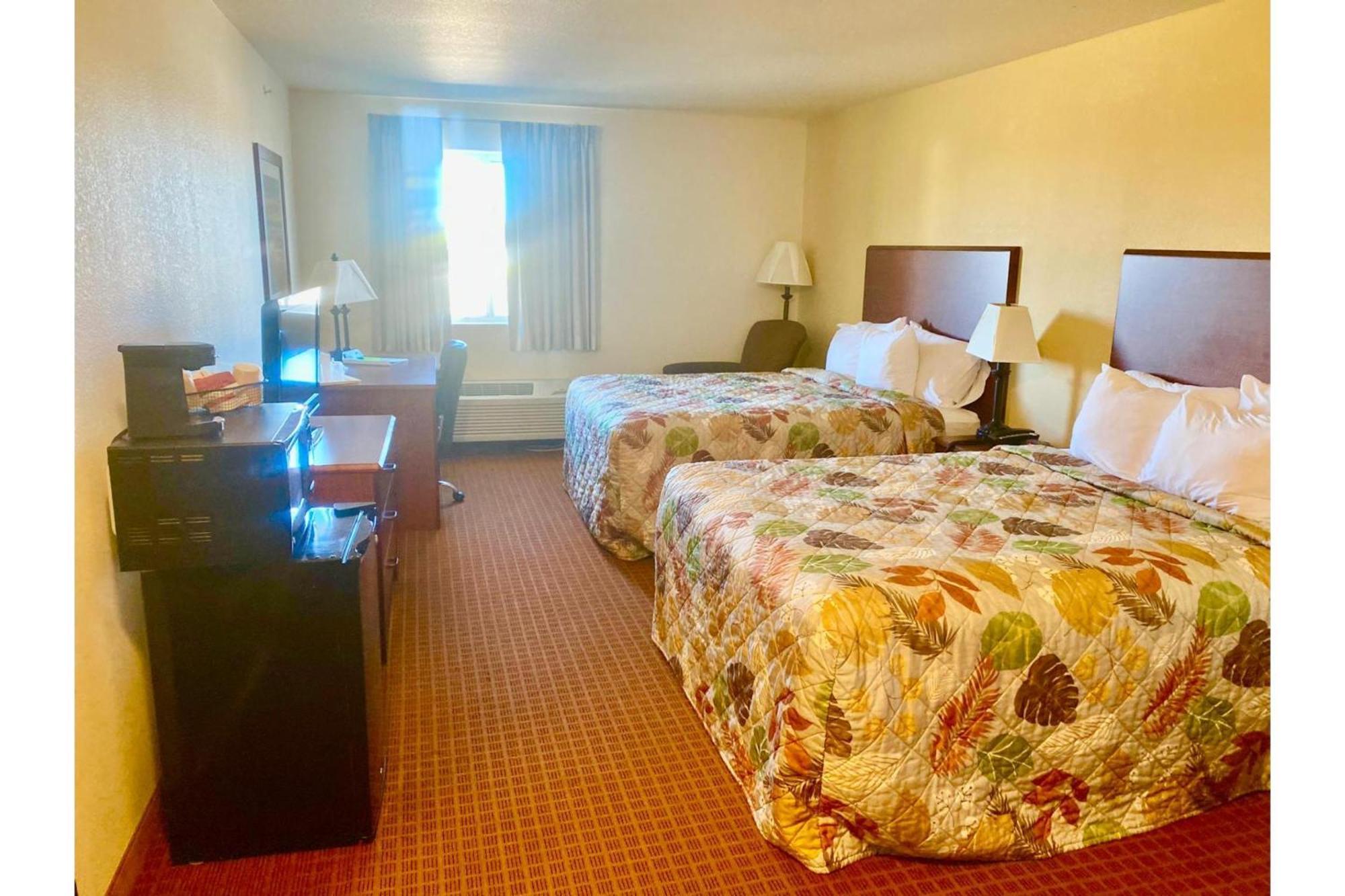 Park View Inn & Suites Hoisington Near Great Bend Екстер'єр фото