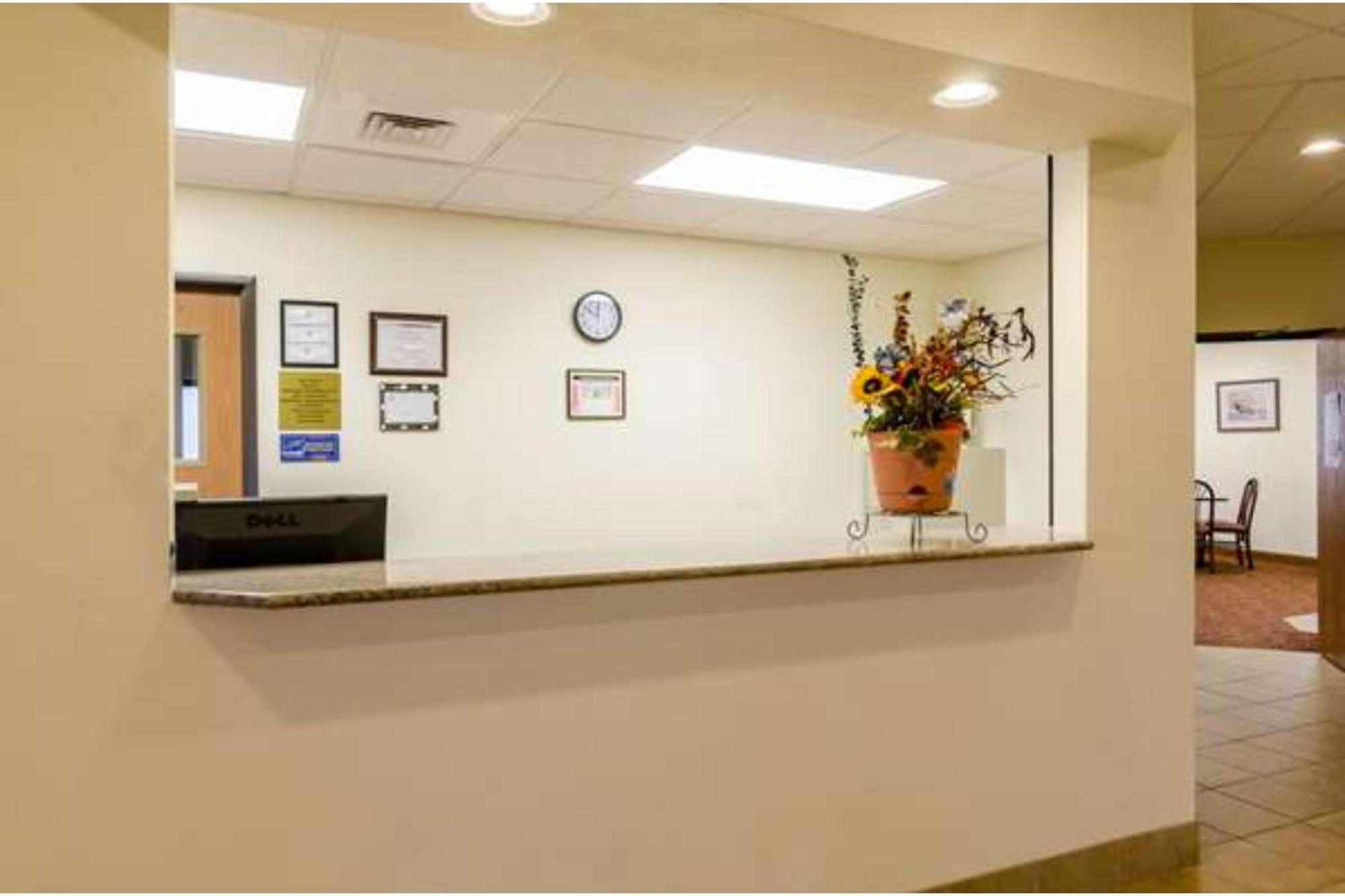 Park View Inn & Suites Hoisington Near Great Bend Екстер'єр фото
