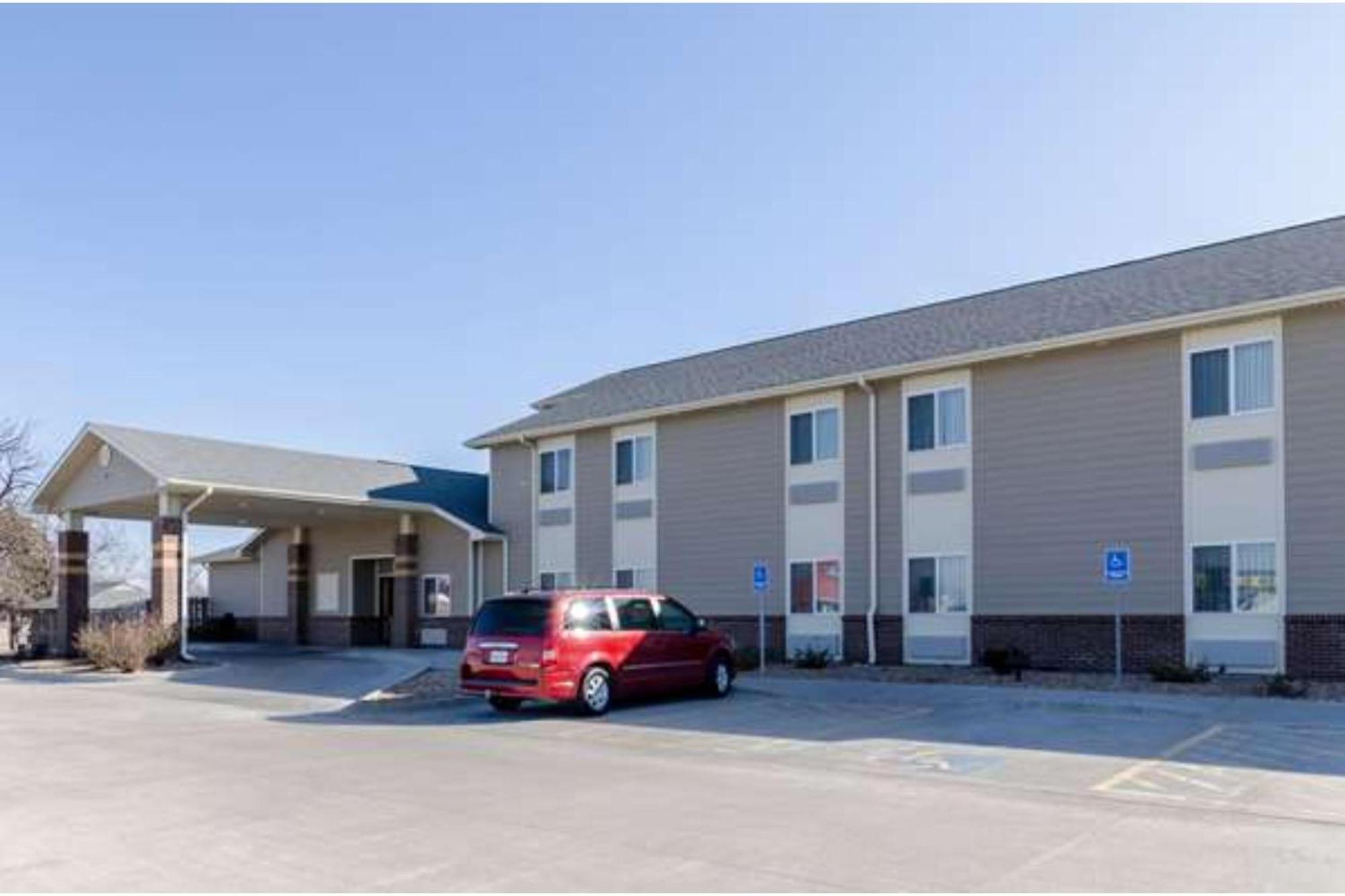Park View Inn & Suites Hoisington Near Great Bend Екстер'єр фото
