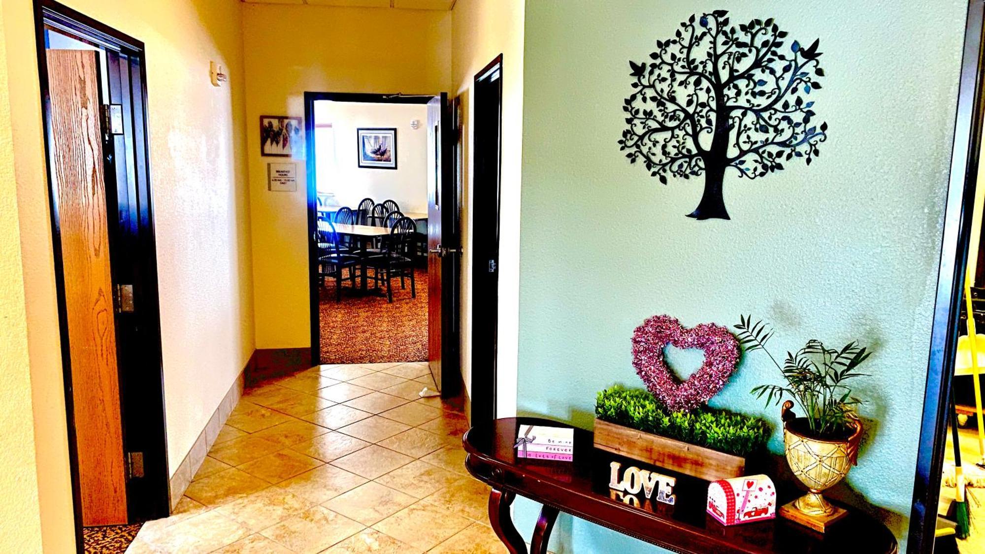 Park View Inn & Suites Hoisington Near Great Bend Екстер'єр фото