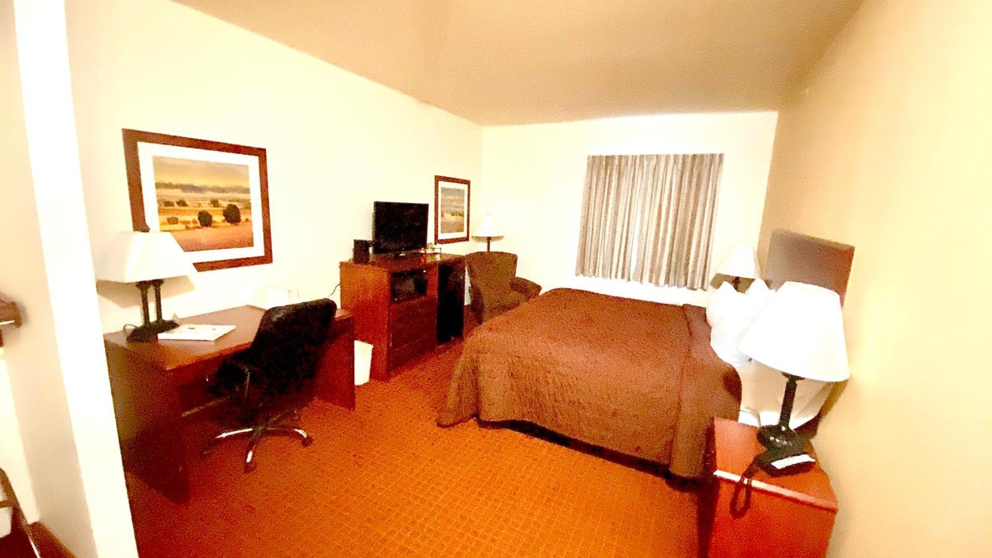 Park View Inn & Suites Hoisington Near Great Bend Екстер'єр фото