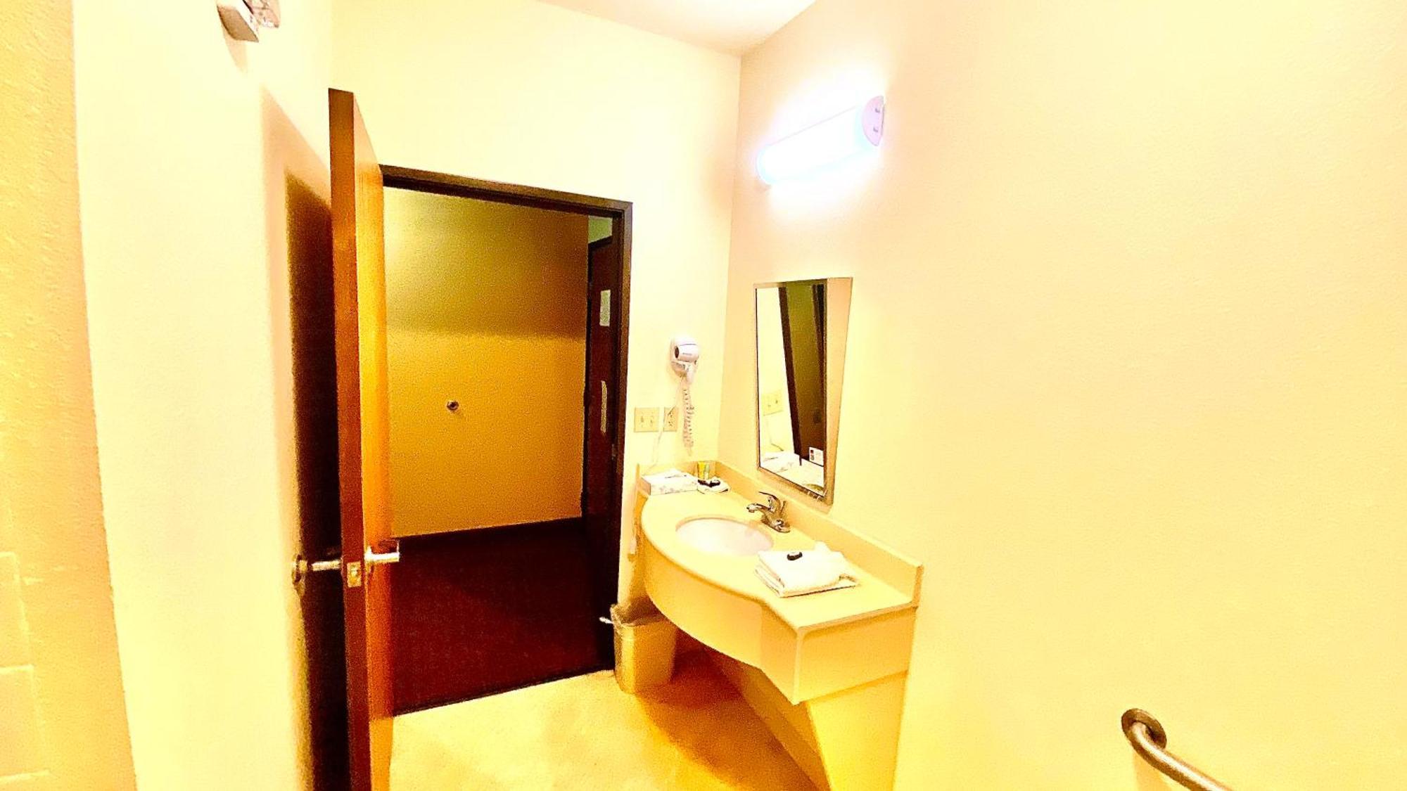 Park View Inn & Suites Hoisington Near Great Bend Екстер'єр фото