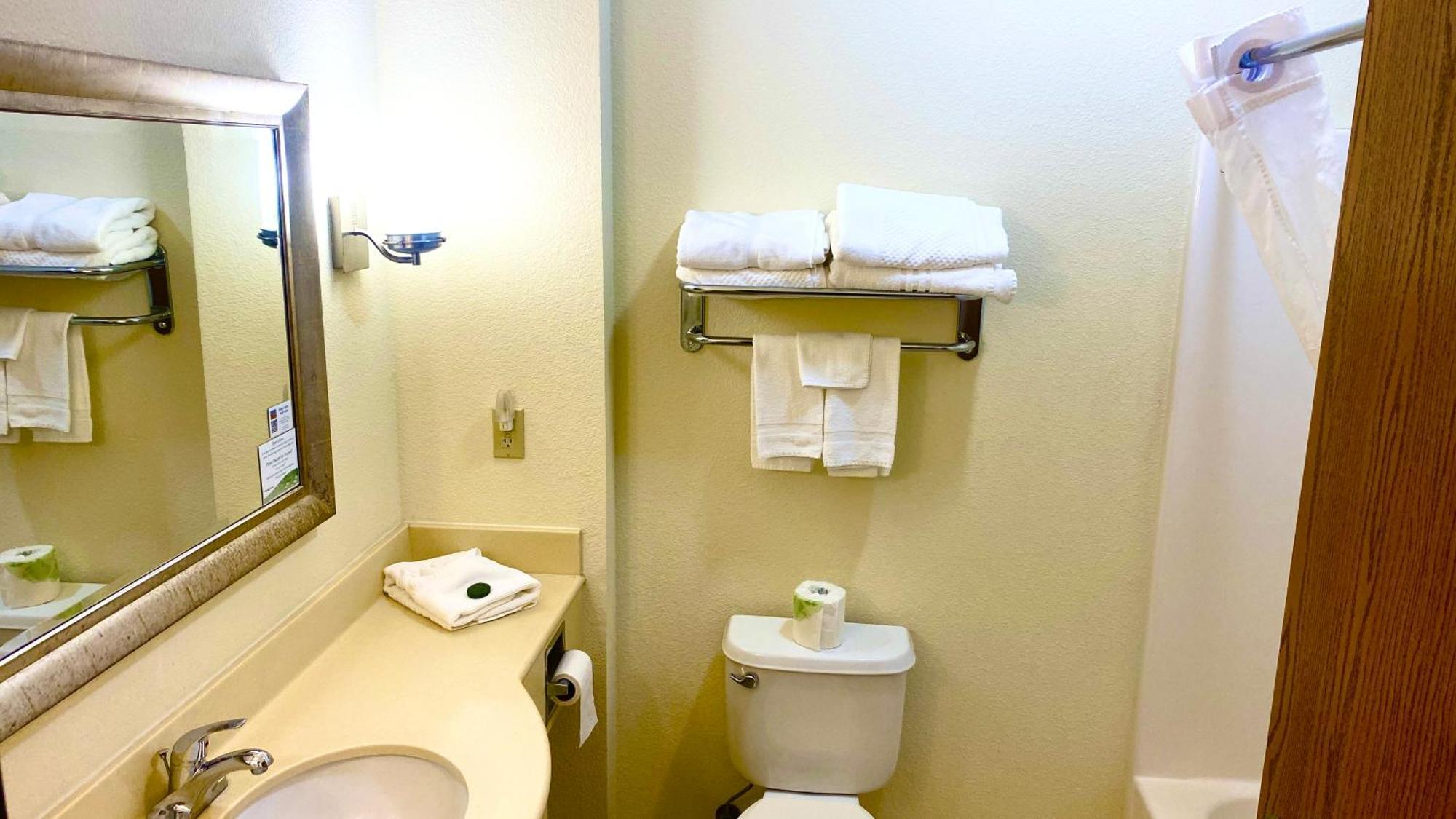Park View Inn & Suites Hoisington Near Great Bend Екстер'єр фото